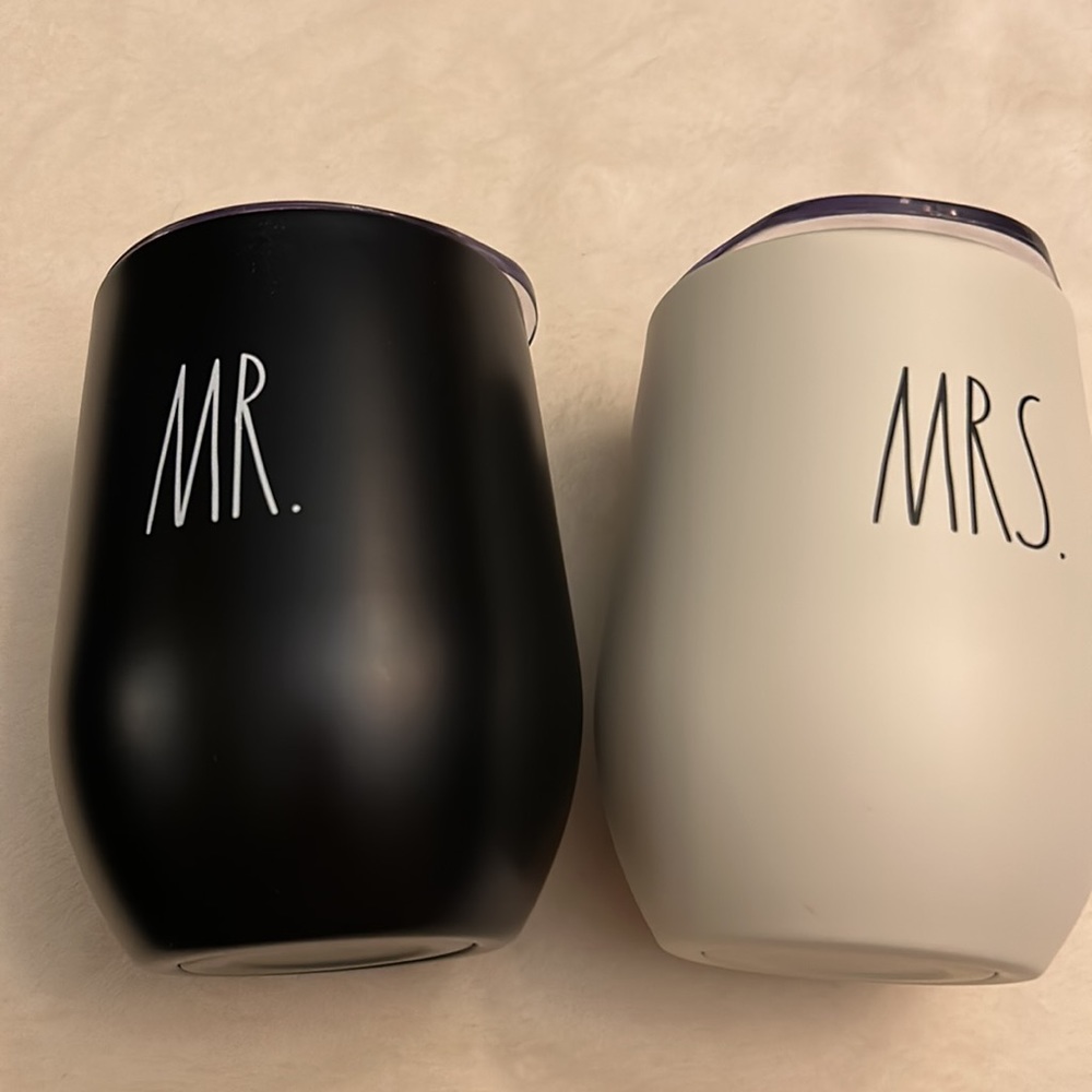 🍷Brand New Rae Dunn wedding set—Mr. and Mrs. B22